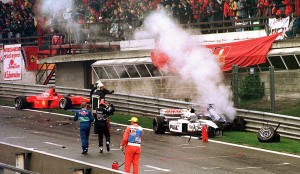 Najveću gungulu opet je priredio David Coulthard kad se izvrtio nakon Le Sourcea na nizbrdici prema Eau Rougeu i sa sobom povukao 13 auti, srećom, bez ozljeda