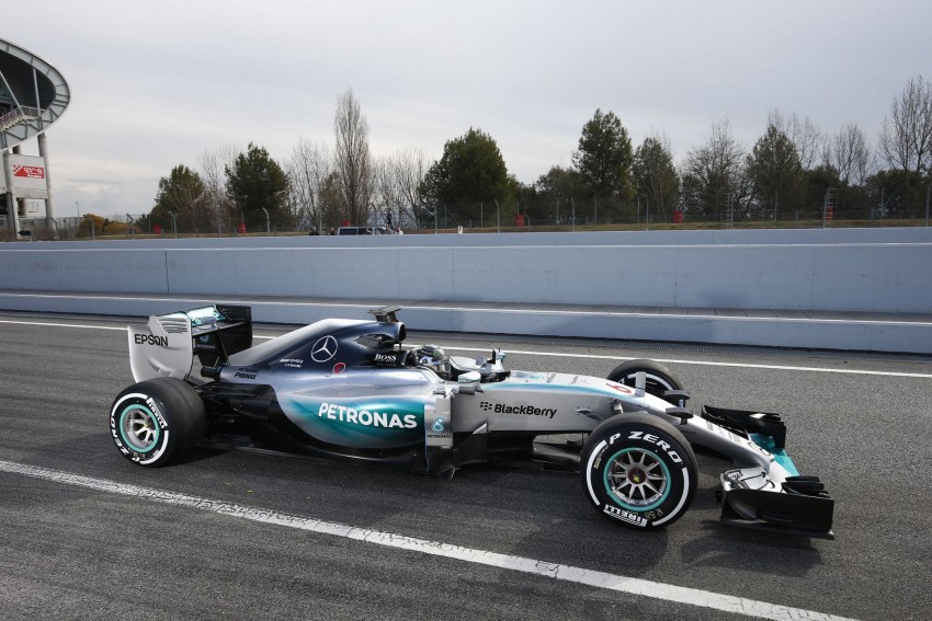 Mercedes AMG W06. I tu se teško odlučiti koji je Mercedes najljepši iz zadnjih godina. Ovaj najnoviji ? Ove se godine posebna pažnja poklonila izgledu nakon smiješne 2014. i slučaja s nosevima. W06 je lijep koliko je i brz a to dokazuje Lewis Hamilton svake druge nedjelje..