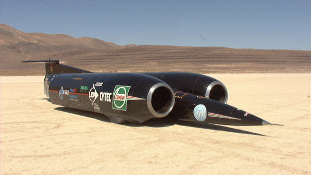 Najbrži auto na svijetu. Britanski Trust SSC. Bilo je to 1997. Dva Rolls Royce motora u američkoj pustinji Nevada. Brzina 1228 km/h. Prvi auto koji je službeno išao brzinom zvuka (1236 km/h, ili km u 2.914 sekunde).