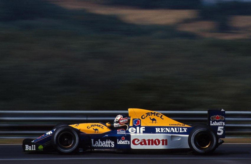 Williams FW14B. Ne zna se dal je brži ili ljepši ? S Nigelovom kacigom oboje. Aktivni ovjes, kontrola trakcije..i rijetko viđena ljepota. Nige je dobio ''samo'' devet utrka u njemu u 1991. i odnio naslov bez konkurencije.